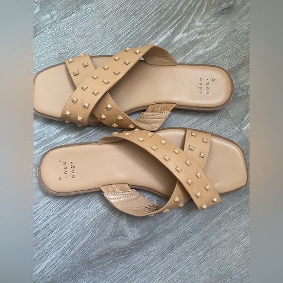 a new day Nude Studded Criss Cross Slide Sandals Size 7 Like New Condition - Picture 3 of 10